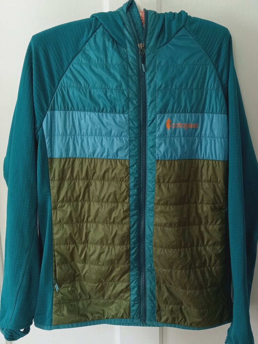 Cotopaxi Women's Capa Hybrid Insulated Hooded Jacket.